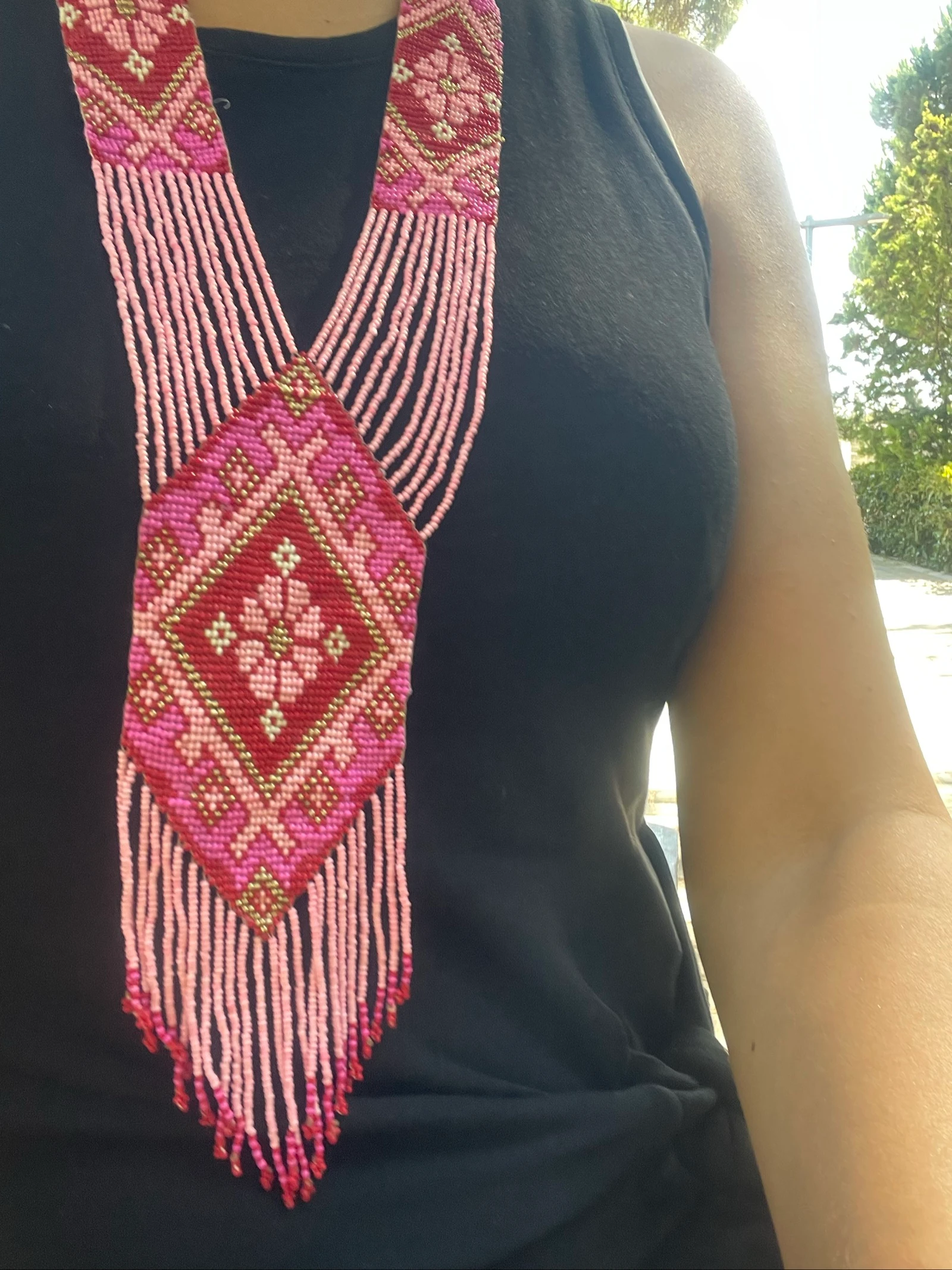 Collier tribal fait à la main avec perles roses, déclaration ethnique bohème – photo 2
